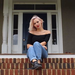 Meet your Posher, Abigail